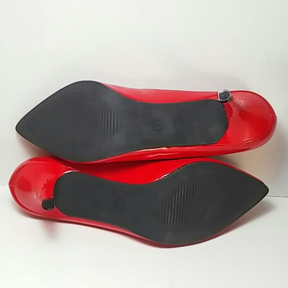 ๐ Glossy Red Low Pointy Toe Pump ๐ - Picture 7 of 8